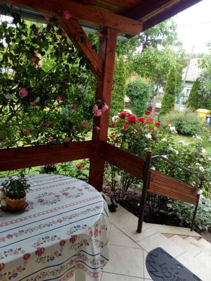 Villa Új Élet Weekend house Balatonkeresztúr Esterno foto